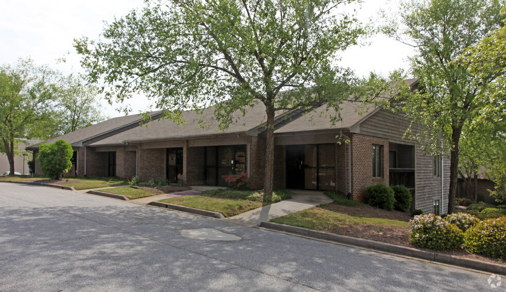 2375 E Main St, Spartanburg, SC for rent - Building Photo - Image 1 of 8