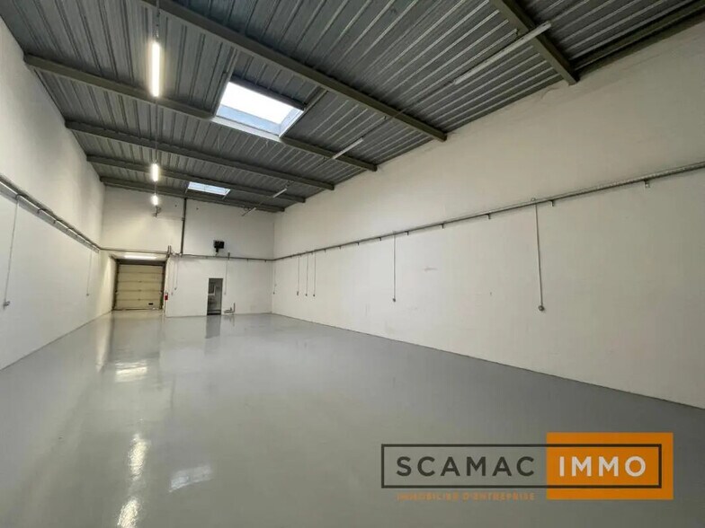 Industrial in Chilly-Mazarin to rent - Building Photo - Image 3 of 8