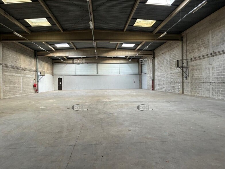 Industrial in L'HAY-LES-ROSES to rent - Interior Photo - Image 2 of 6