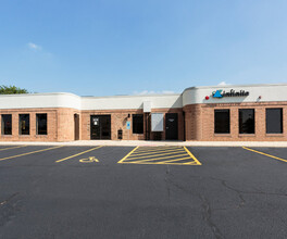 3227 N Wilke Rd, Arlington Heights, IL for rent Building Photo- Image 1 of 8