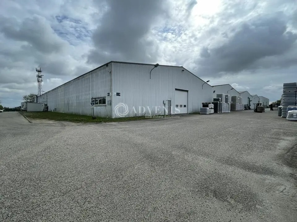 Location Local d'activités 3 521 m² - Photo 1