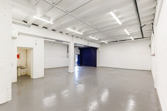 Bond Rd, Mitcham to rent Interior Photo- Image 2 of 3