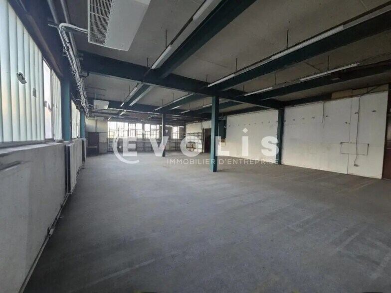 Light Industrial in Ris-Orangis to rent - Interior Photo - Image 2 of 19
