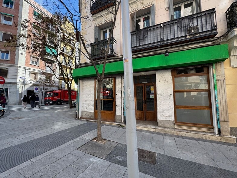 Retail in Madrid, Madrid to rent - Building Photo - Image 2 of 2