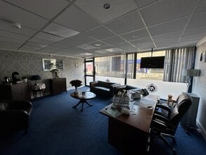 141-143 High St, Dumbarton to rent Interior Photo- Image 2 of 5