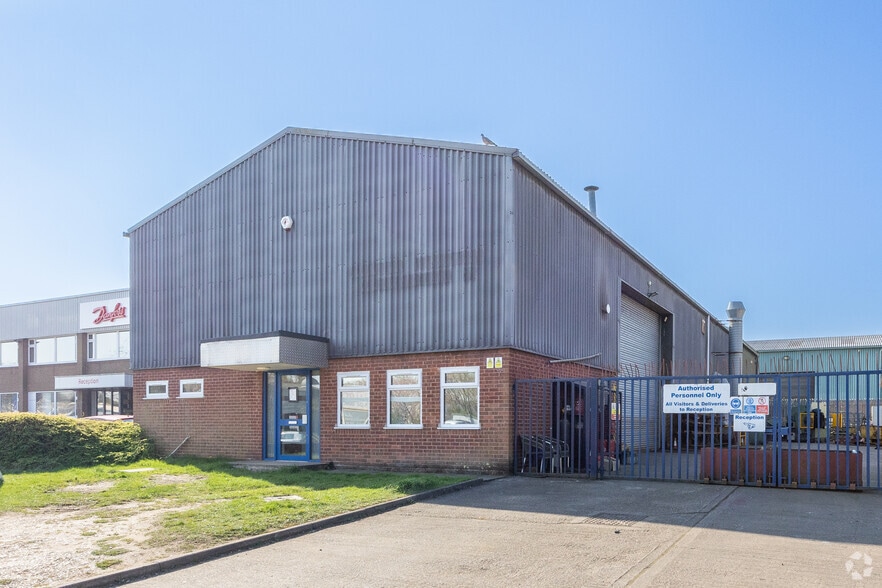 8 Collins Rd, Warwick for sale - Building Photo - Image 1 of 1