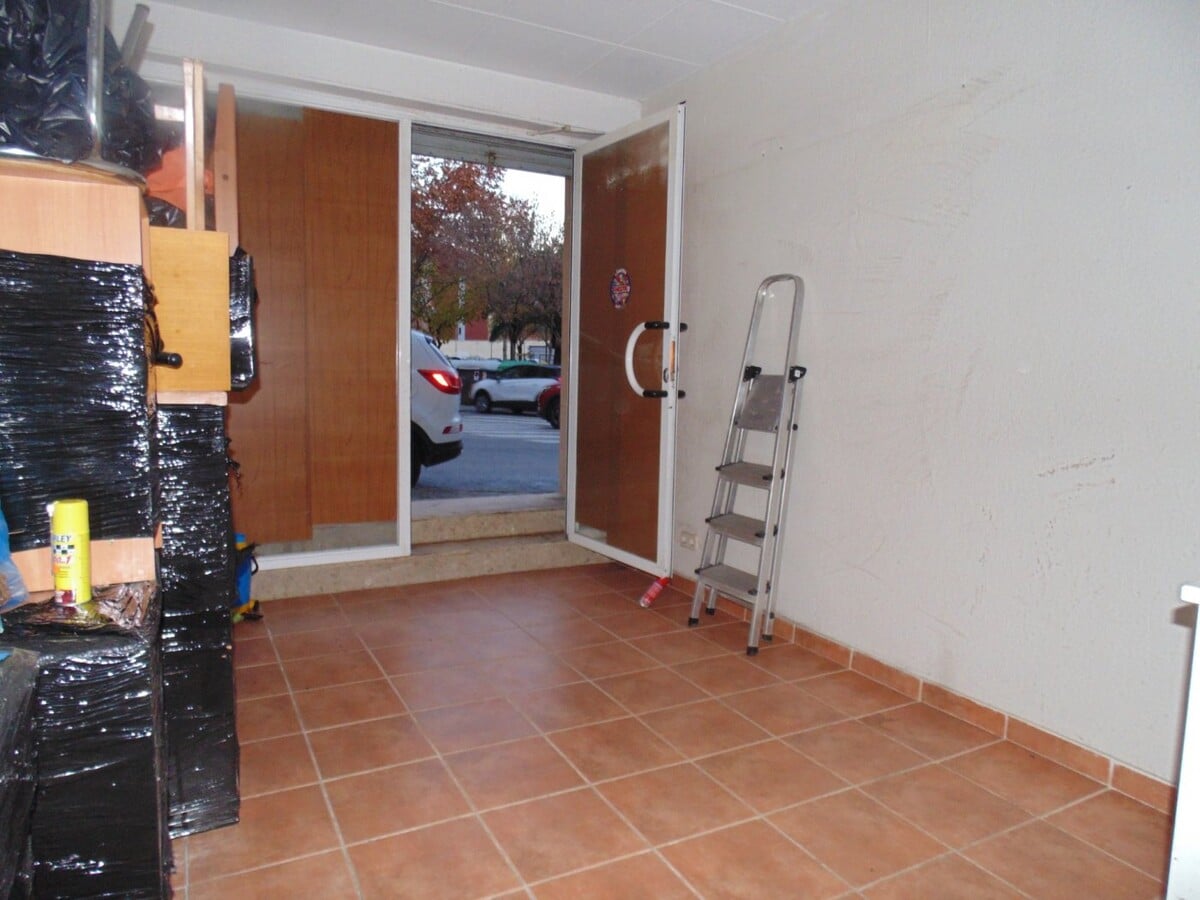 Sabadell, BAR 08206 - Unit Pt01 - - Interior Photo - Image 1 of 17