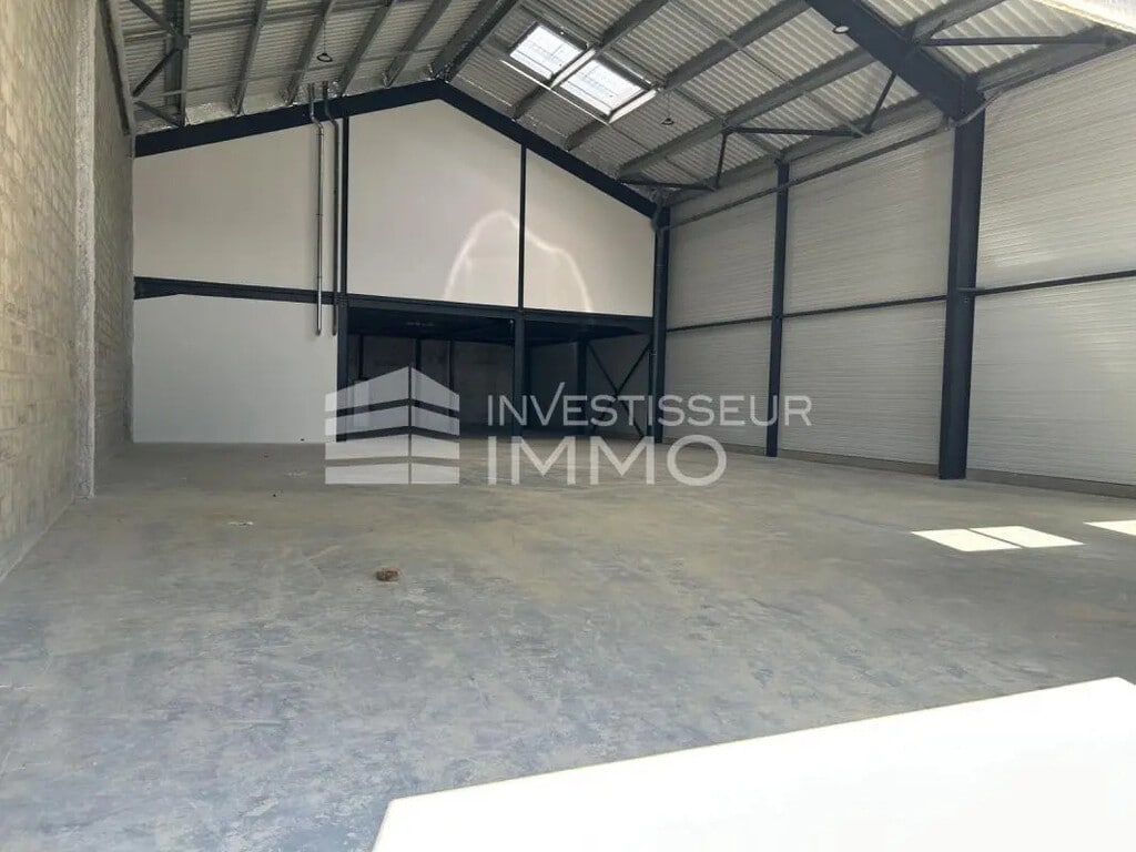 Location Entrepôt 332 m² à 670 m² - Photo 1