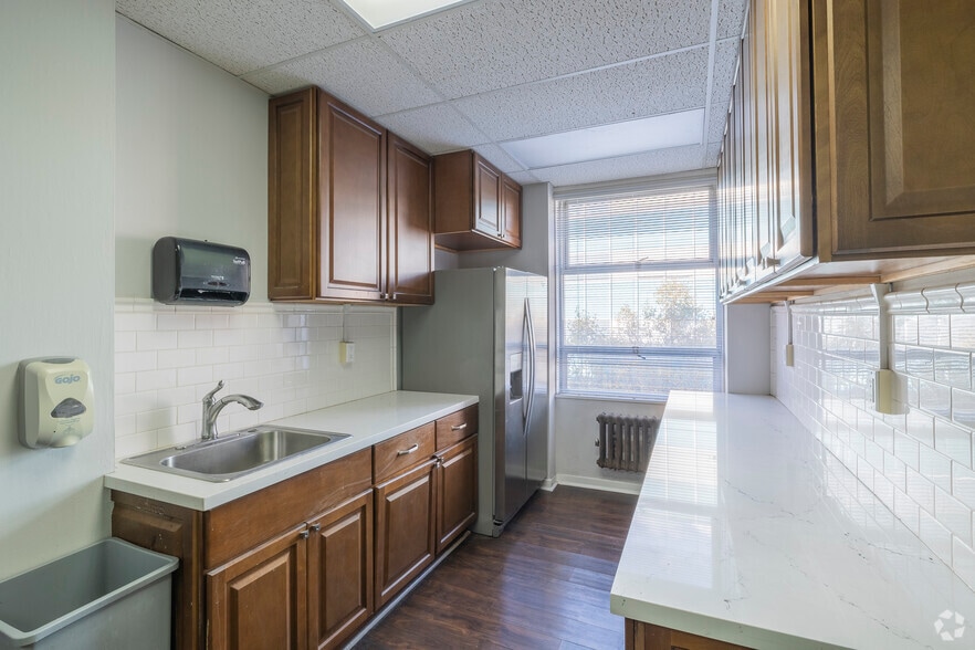 411 30th St, Oakland, CA to rent - Interior Photo - Image 2 of 11