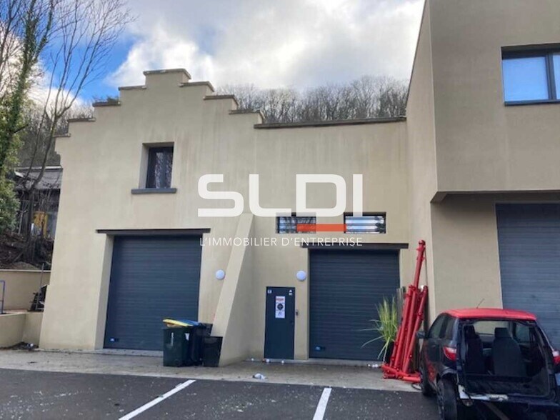 Light Industrial in Neuville-sur-Saône to rent - Building Photo - Image 2 of 10