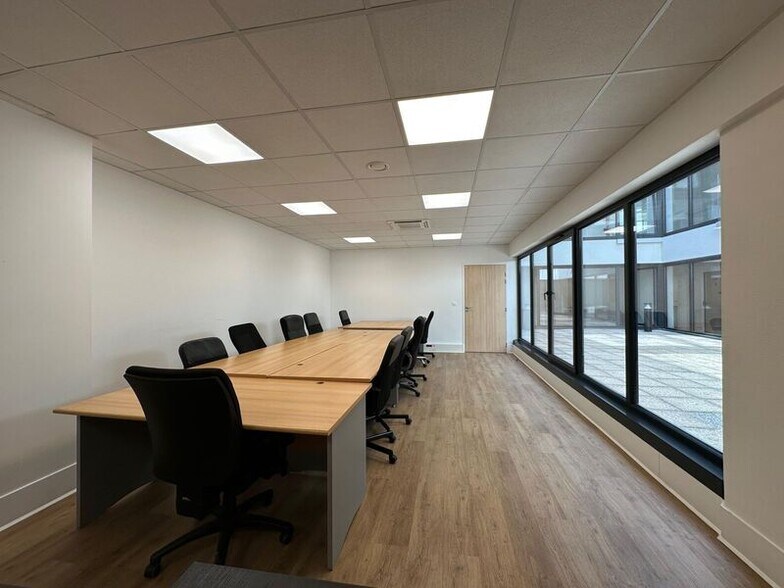 Office in Ivry-sur-Seine to rent - Building Photo - Image 3 of 32