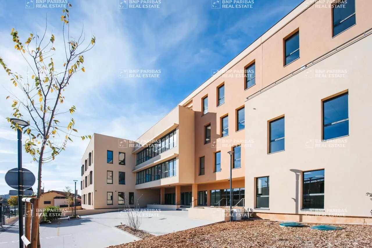 Office in Aix-en-Provence to rent Building Photo- Image 1 of 36