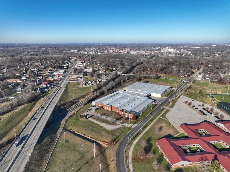 800 S Gilbert St, Danville, IL for sale - Aerial - Image 2 of 9