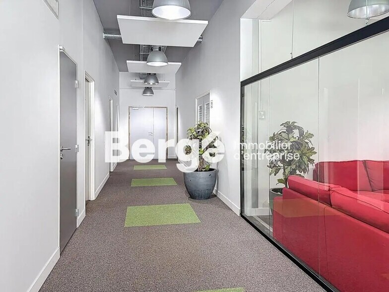 Office in Valbonne to rent - Interior Photo - Image 2 of 12