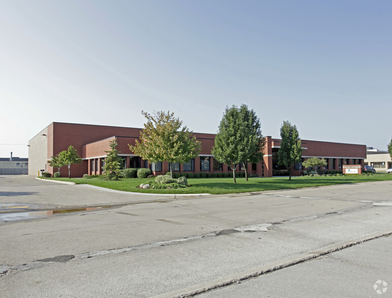 31555 Industrial Rd, Livonia, MI for rent - Building Photo - Image 1 of 3