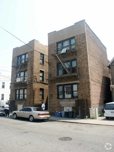 864 E 221st St, Bronx, NY for sale - Primary Photo - Image 3 of 7