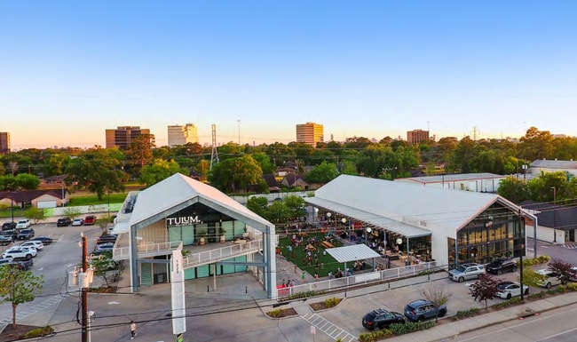 More details for 1225 W 34th St, Houston, TX - Retail to Rent