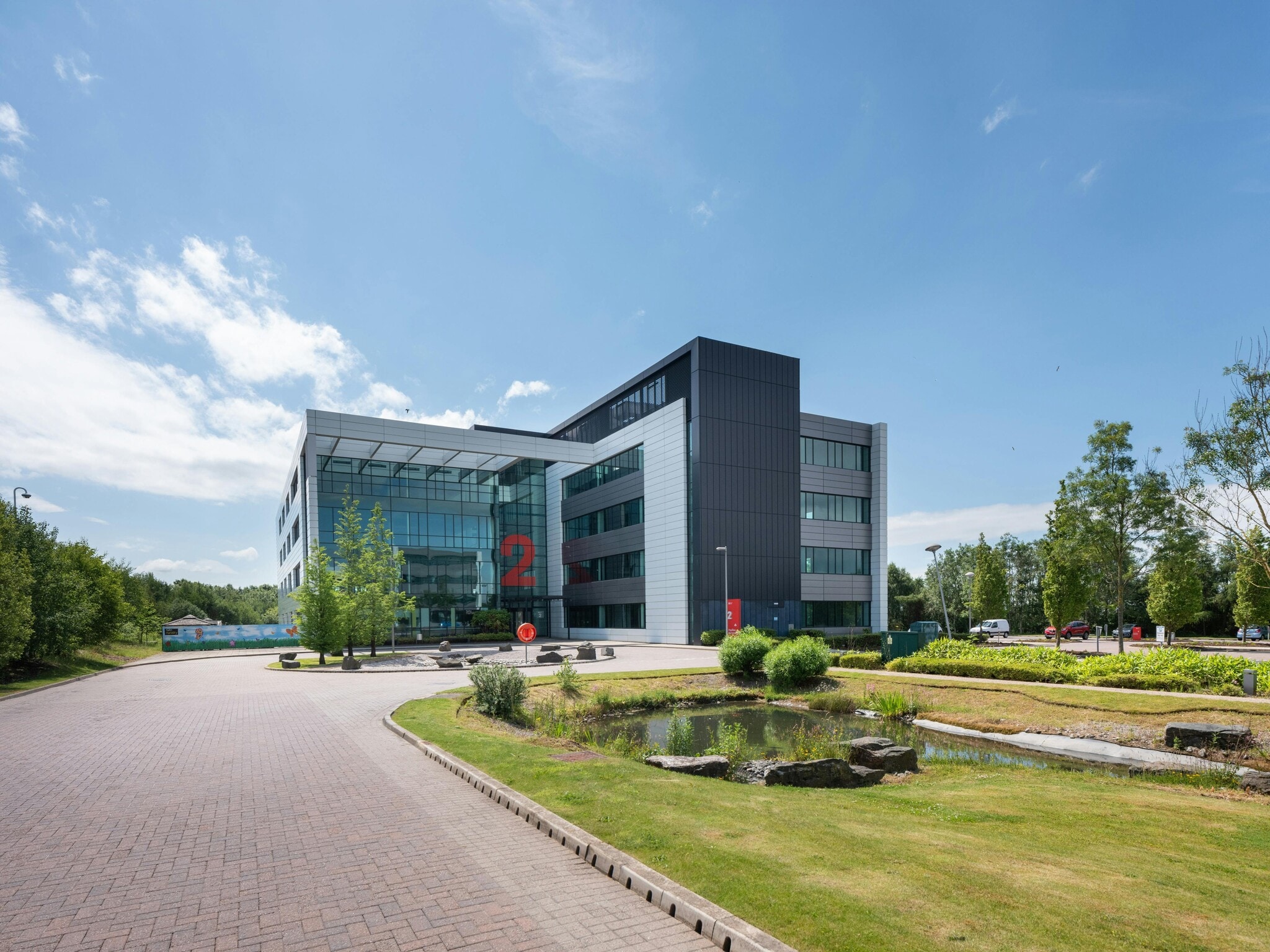 Parklands Ave, Holytown to rent Building Photo- Image 1 of 10