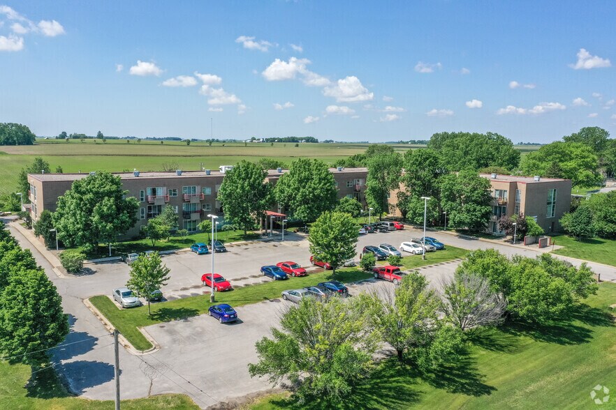 5910 Lincoln Way, Ames 50014 WestField Apartments