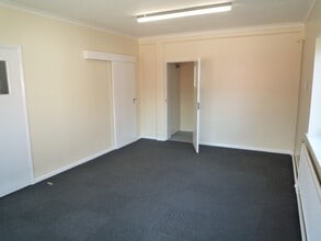 Littlemead Industrial Estate, Cranleigh to rent Interior Photo- Image 2 of 4