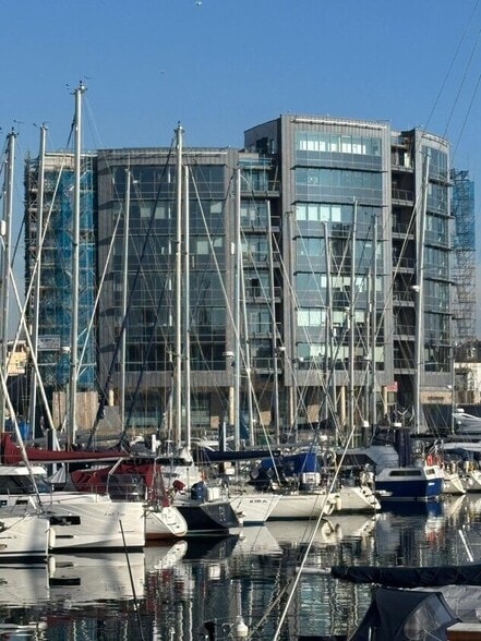 North East Quay, Plymouth to rent - Building Photo - Image 2 of 6