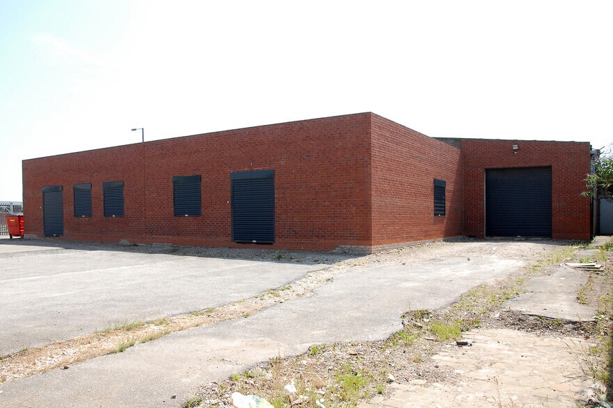 2 Livingstone St, Birkenhead to rent - Building Photo - Image 3 of 4