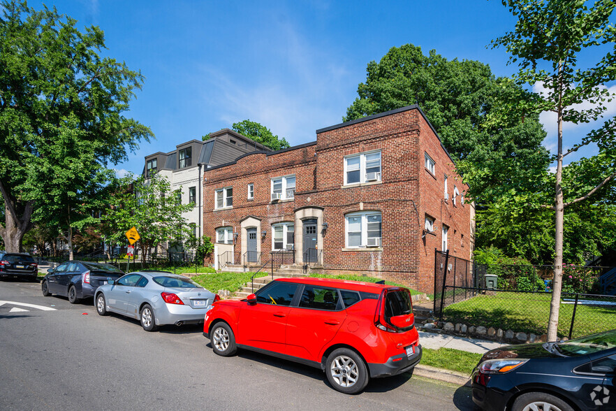 1307-1309 Holbrook St NE, Washington, DC for sale - Building Photo - Image 2 of 5