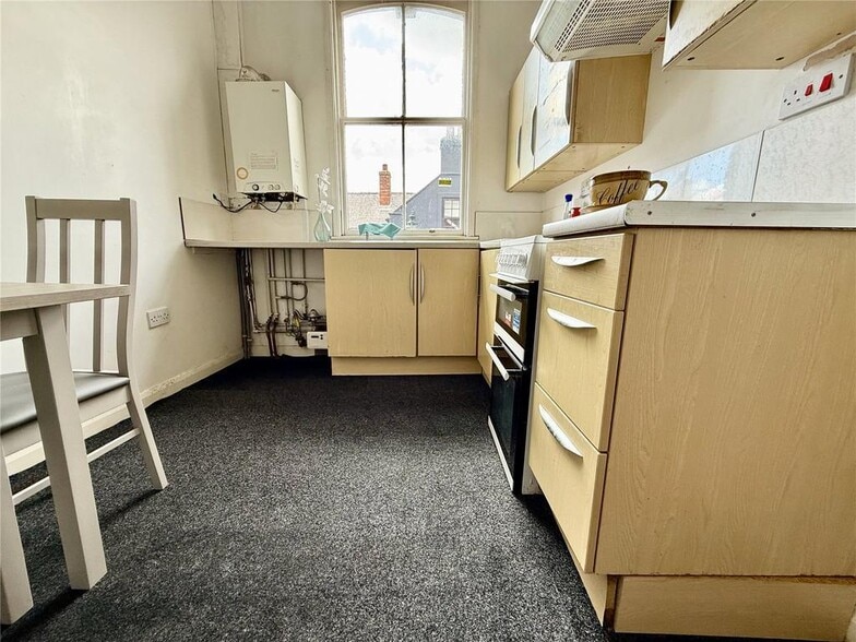 100-100A High St, Bridlington for sale - Building Photo - Image 2 of 14