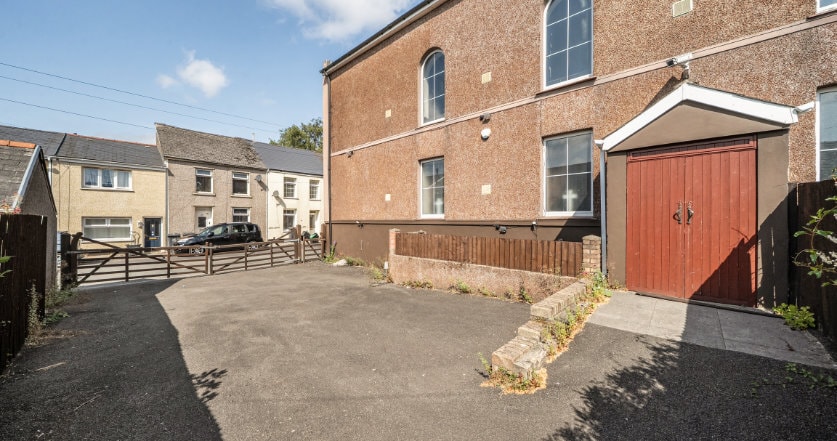 6 Queen St, Brynmawr for sale - Building Photo - Image 2 of 6