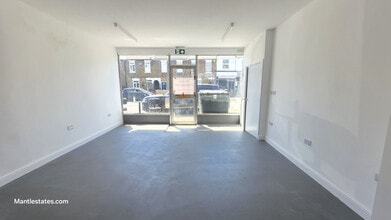 129 East Barnet Rd, Barnet to rent Interior Photo- Image 2 of 4