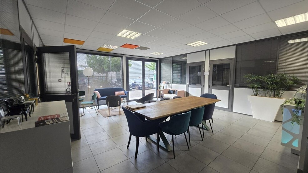 Office in La Seyne-sur-Mer for sale - Building Photo - Image 2 of 8