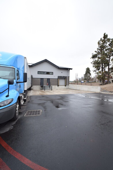 2561 NE 4th St, Bend, OR for rent - Building Photo - Image 3 of 4