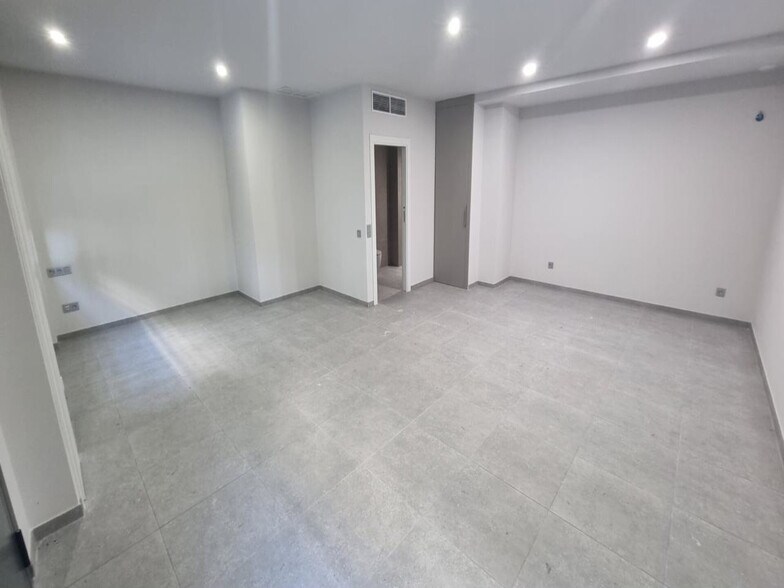Office / Retail in Granollers, Barcelona to rent - Building Photo - Image 3 of 3