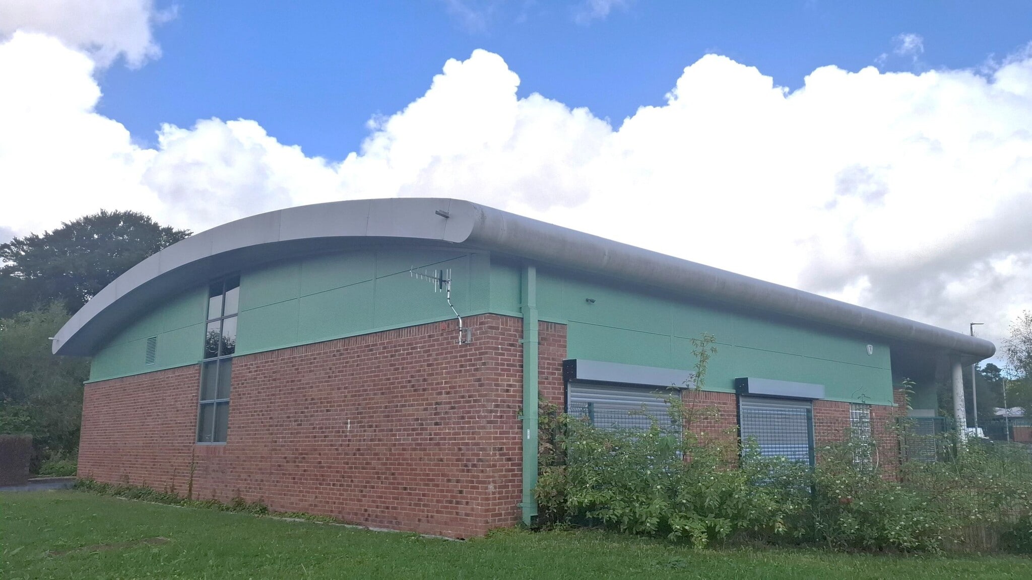 Ystradgynlais, Ystradgynlais to rent Building Photo- Image 1 of 5