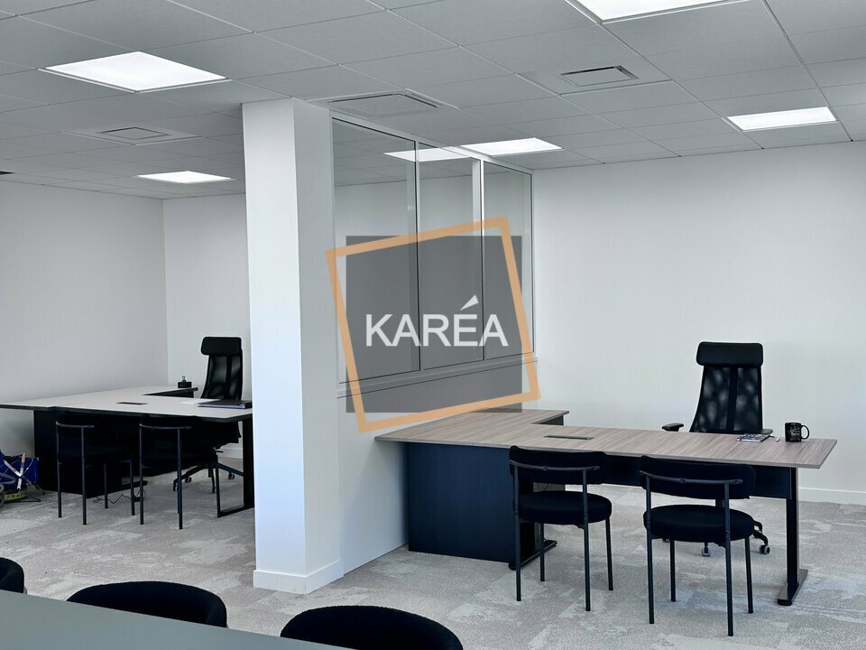 Office in Serris to rent Interior Photo- Image 1 of 6