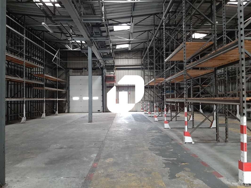 Light Industrial in Coignières to rent Interior Photo- Image 1 of 6