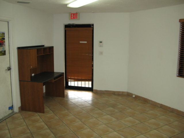 2271-2275 W 77th St, Hialeah, FL for rent - Building Photo - Image 2 of 10