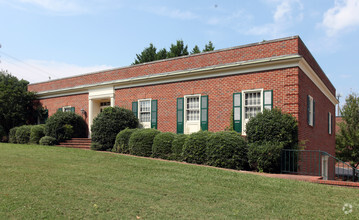 1300 Westover Ter, Greensboro, NC for sale Primary Photo- Image 1 of 1