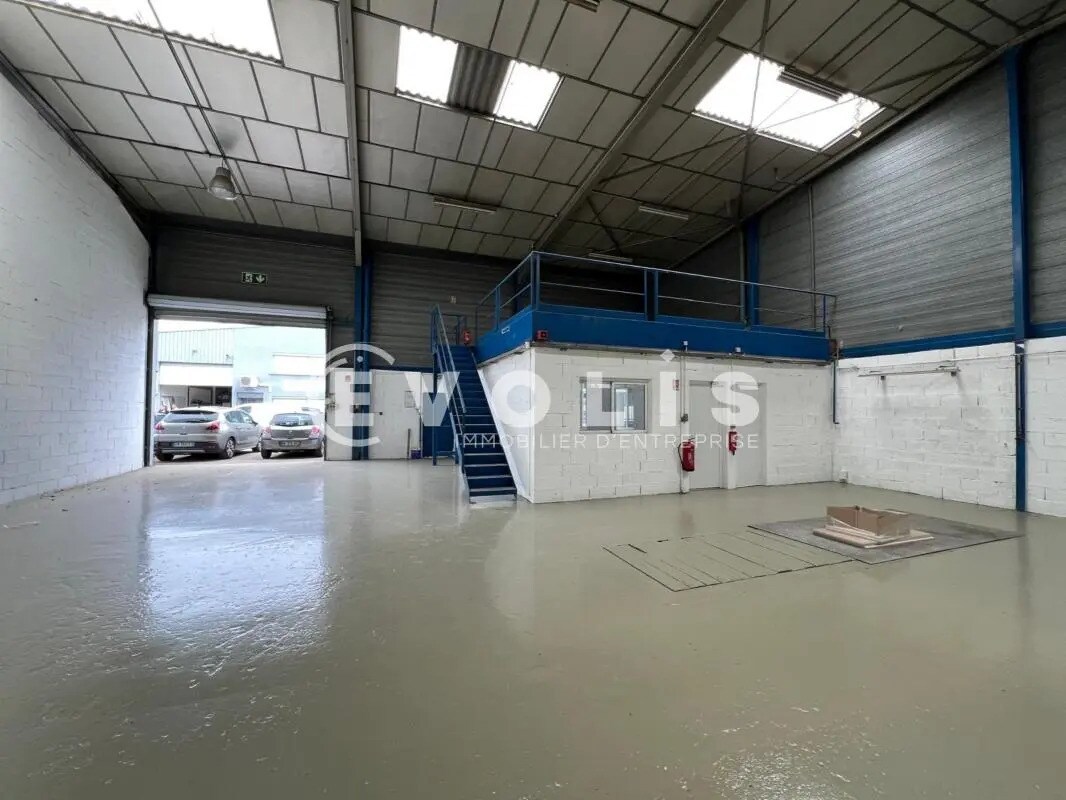 Light Industrial in Chassieu to rent Interior Photo- Image 1 of 7