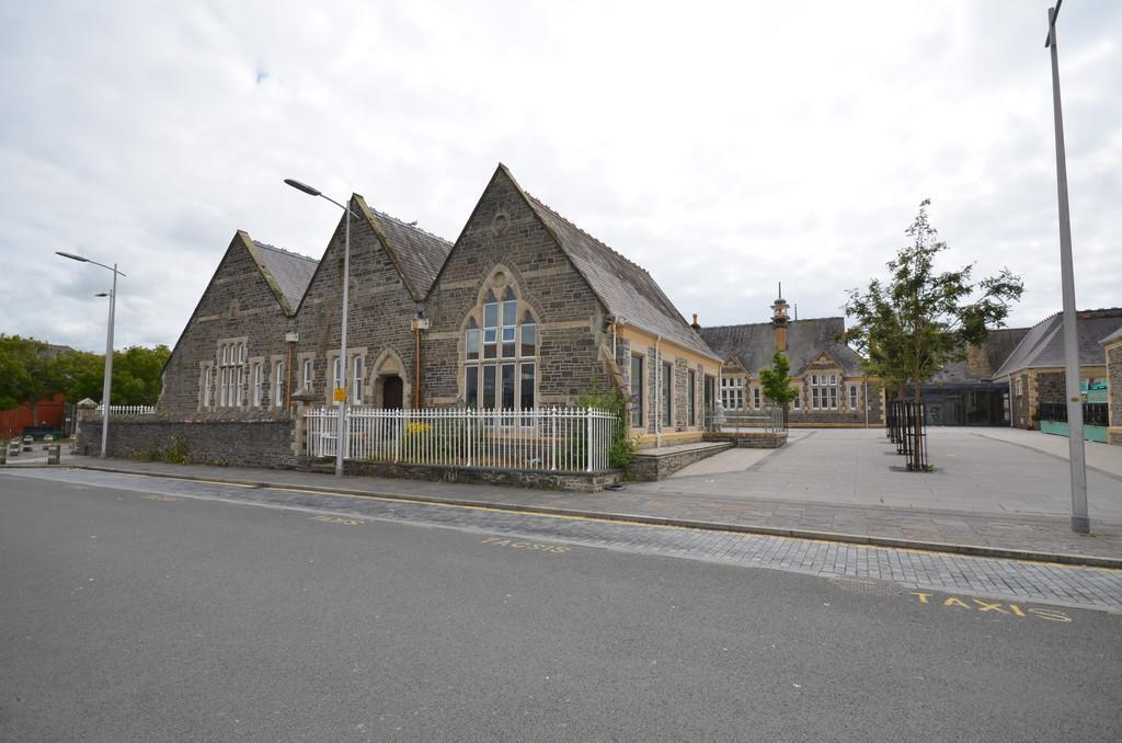 Alexandra Rd, Aberystwyth to rent Building Photo- Image 1 of 5