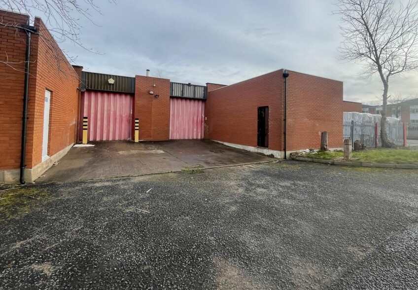 Units 52-57 Hewell Rd, Redditch for rent - Primary Photo - Image 1 of 3