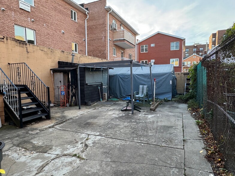 2376 E 15th St, Brooklyn, NY for sale - Building Photo - Image 3 of 4