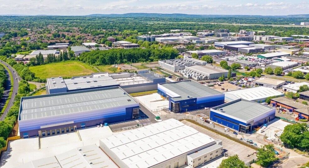 Napier Way, Crawley to rent - Building Photo - Image 2 of 5