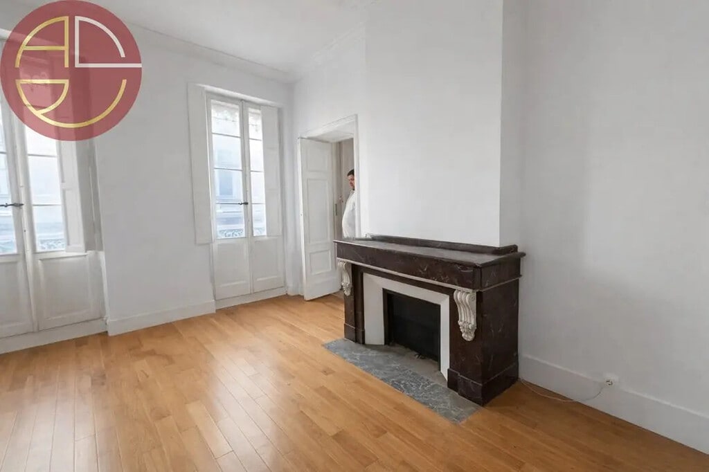 Location Bureaux 100 m² - Photo 1