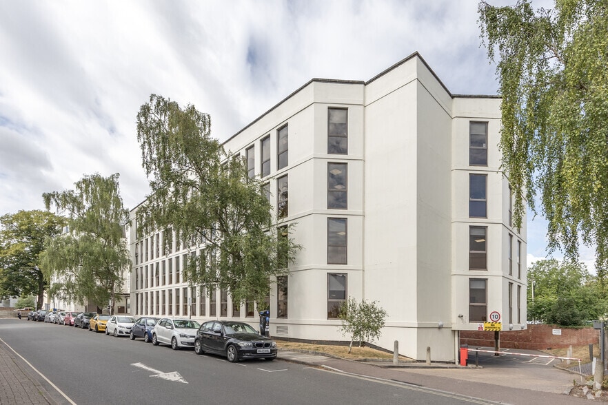 Wellington St, Cheltenham to rent - Building Photo - Image 3 of 4