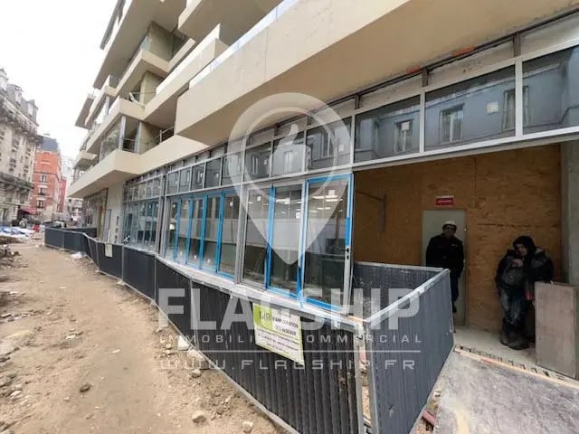 Retail in Paris for sale Construction Photo- Image 1 of 8