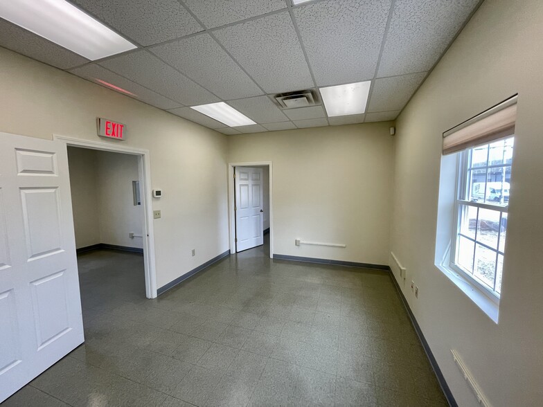 73 Commercial St, Lewiston, ME for rent - Interior Photo - Image 2 of 5