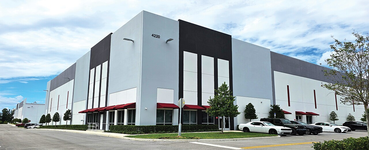 4220 W 104th St, Hialeah, FL to rent Building Photo- Image 1 of 3