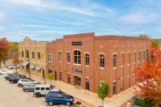 More details for 1212-1218 13th Ave, Grafton, WI - Office / Retail to Rent