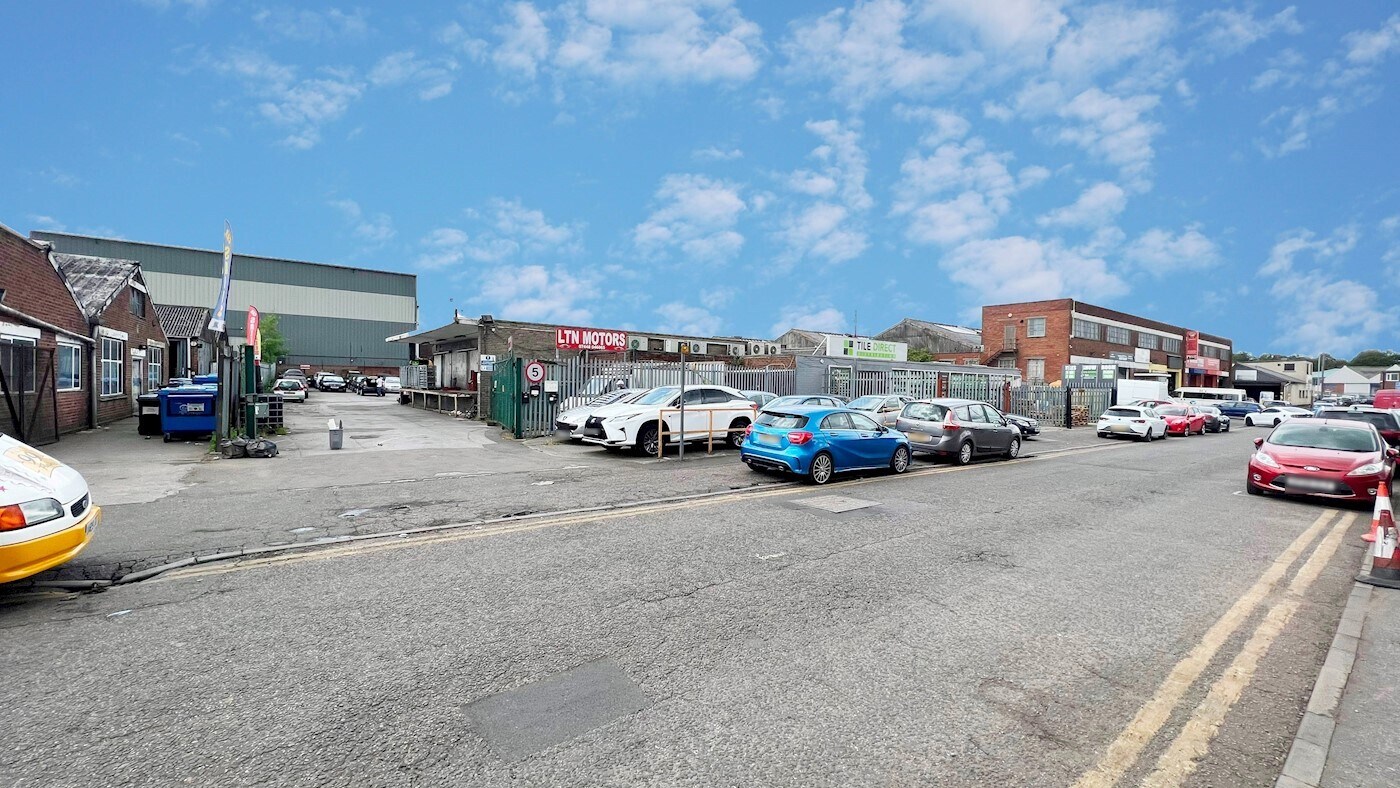 79 Arundel Rd, Luton for sale Primary Photo- Image 1 of 1